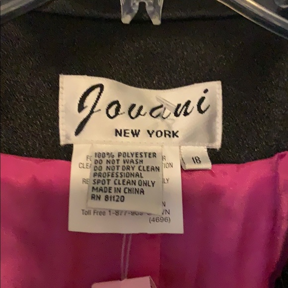 Black suit - Picture 2 of 4